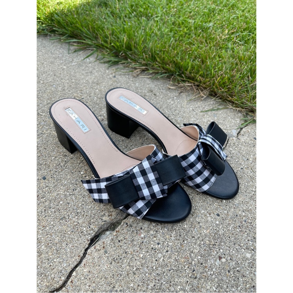 Tahari Danbury sandal/mules - Picture 2 of 4